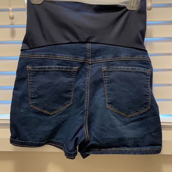 Thyme maternity jean shorts - Picture 3 of 3